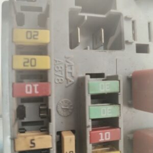 CAJA RELES / FUSIBLES 139119