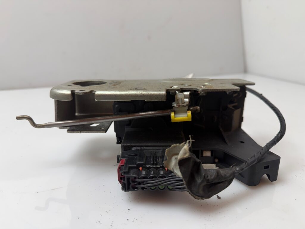 CERRADURA PUERTA DELANTERA DERECHA 138781