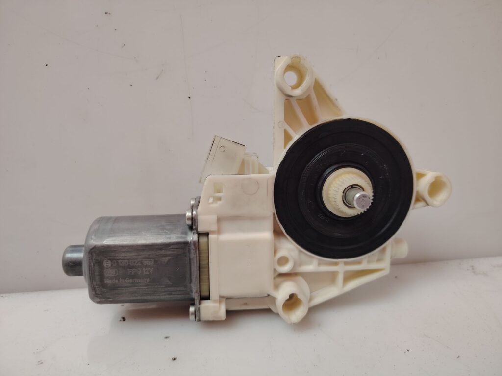 MOTOR ELEVALUNAS DELANTERO DERECHO 139662