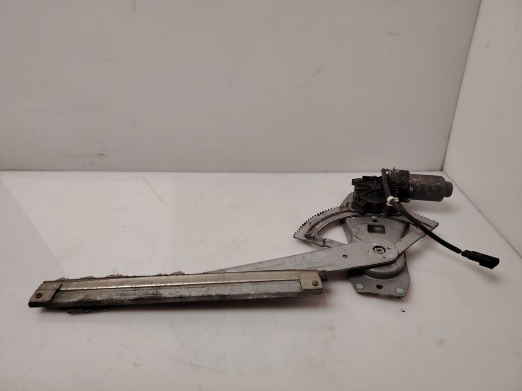 ELEVALUNAS DELANTERO DERECHO 139093