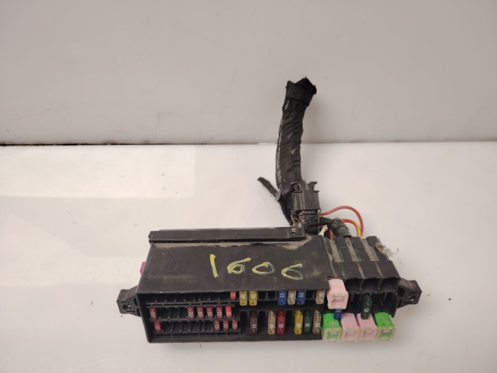 CAJA RELES / FUSIBLES 138471