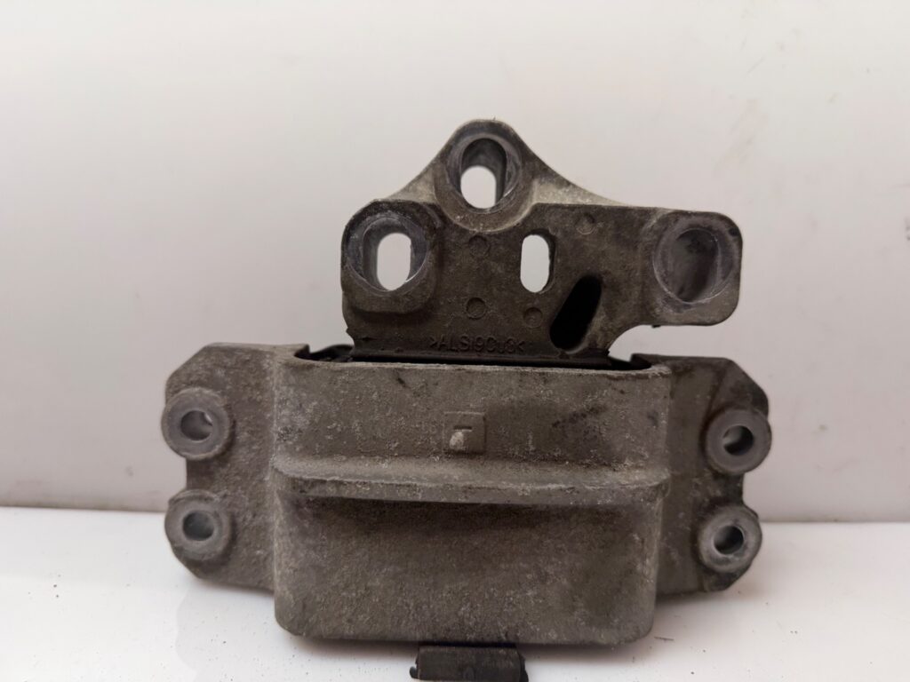 SOPORTE MOTOR IZQUIERDO 138787