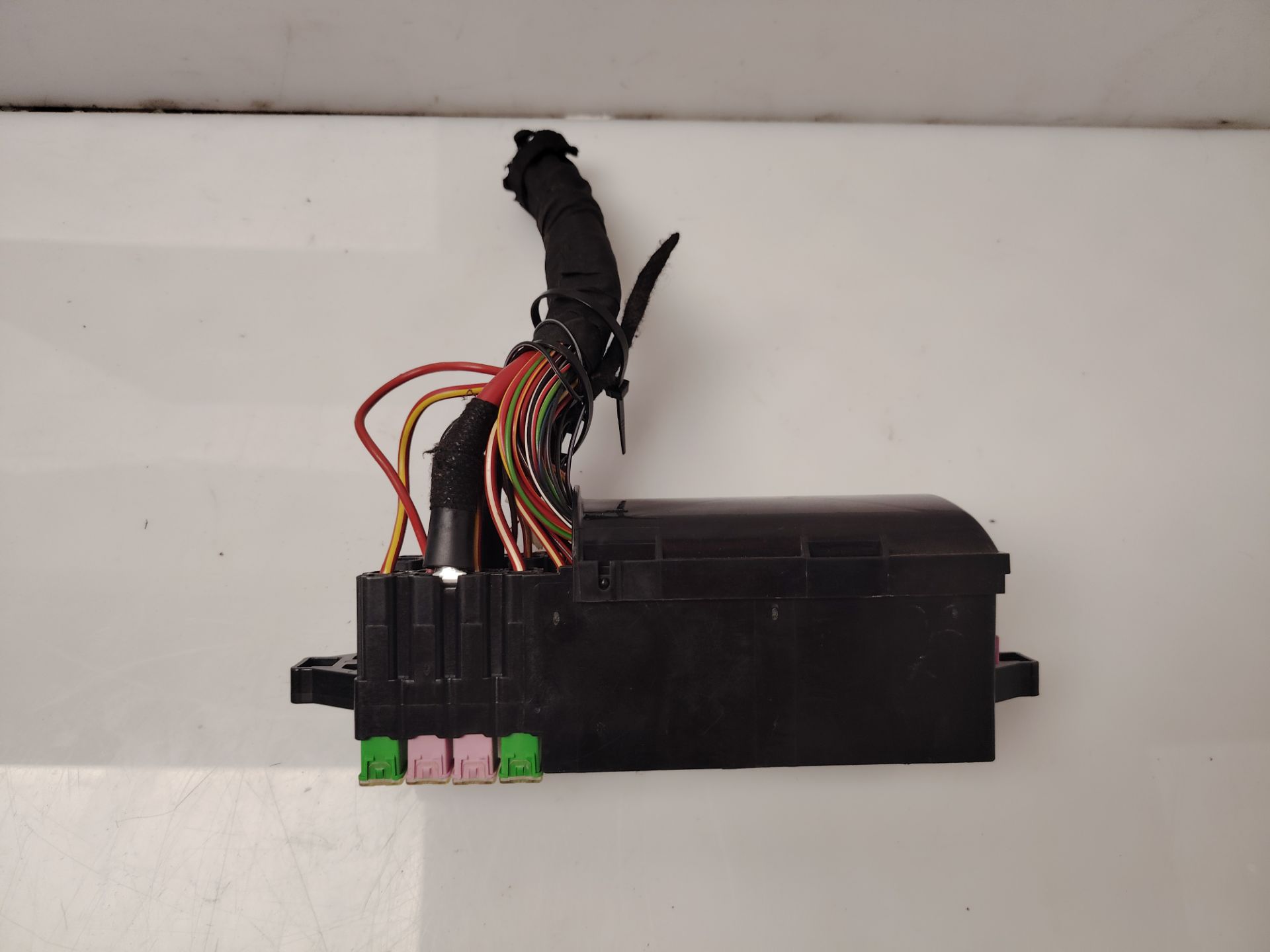 CAJA RELES / FUSIBLES 138471