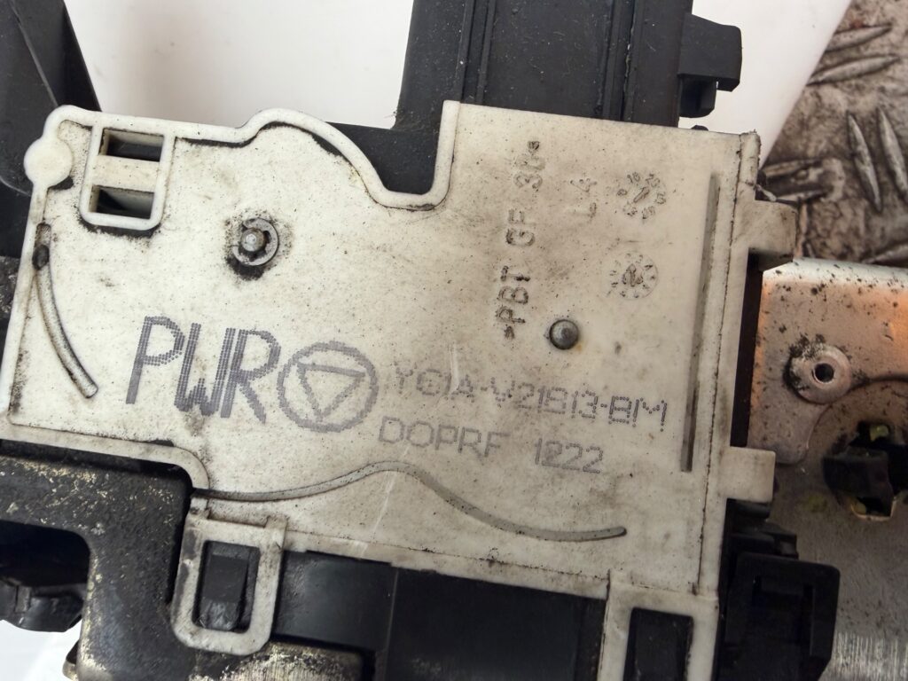 CERRADURA PUERTA DELANTERA IZQUIERDA 138749