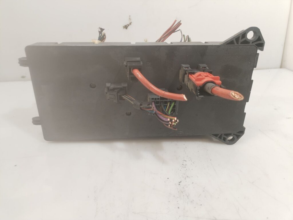 CAJA RELES / FUSIBLES 139070