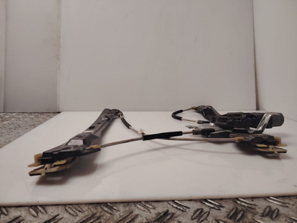 ELEVALUNAS DELANTERO DERECHO 139739