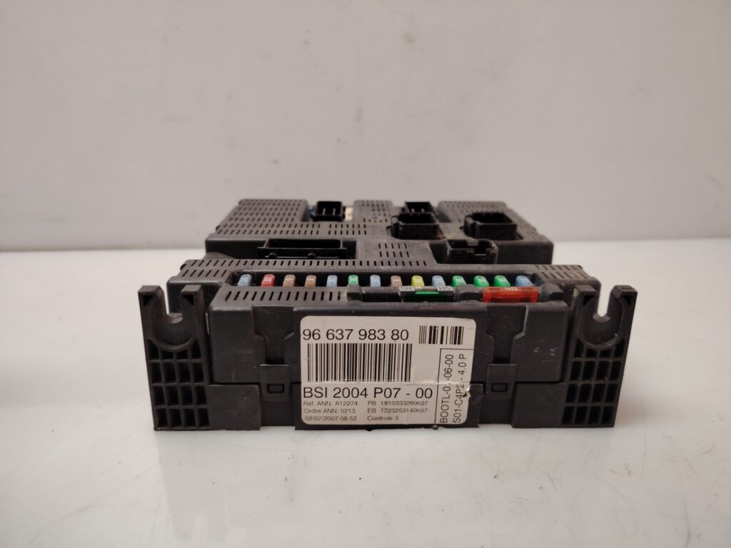 CAJA RELES / FUSIBLES 140121