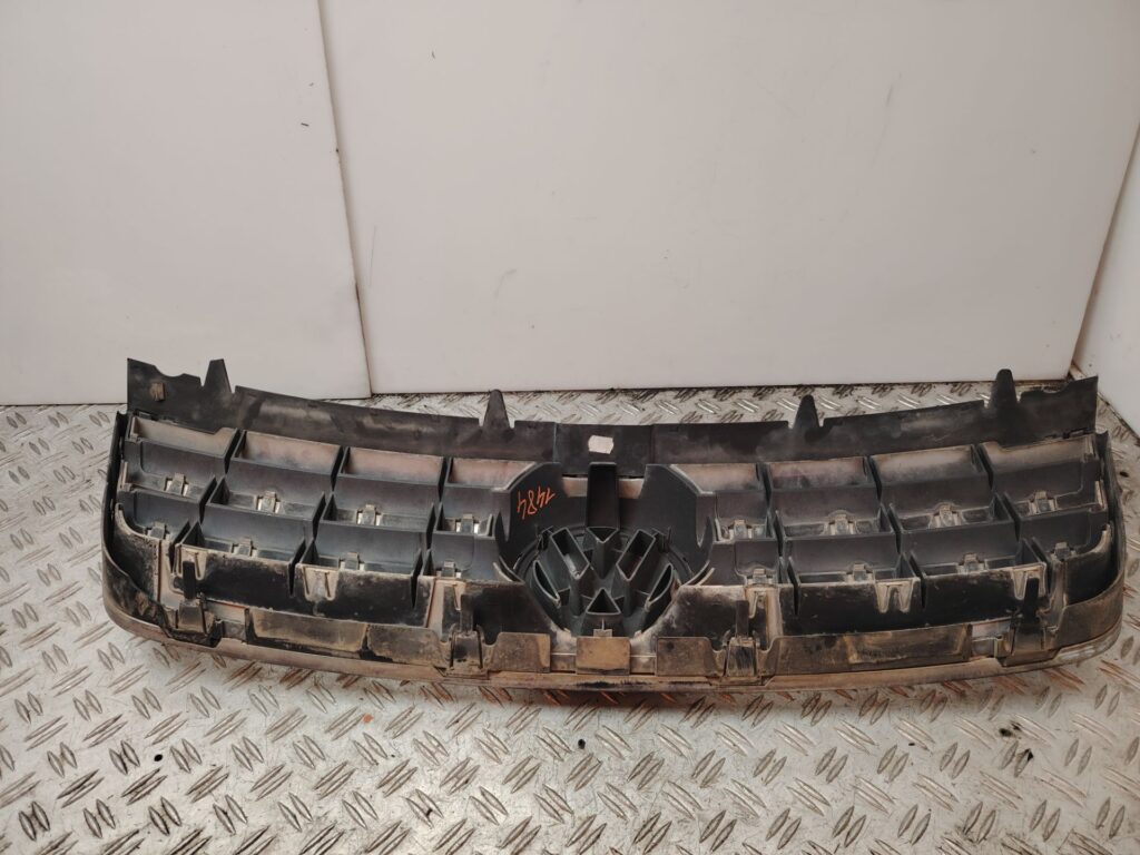 REJILLA DELANTERA 139697