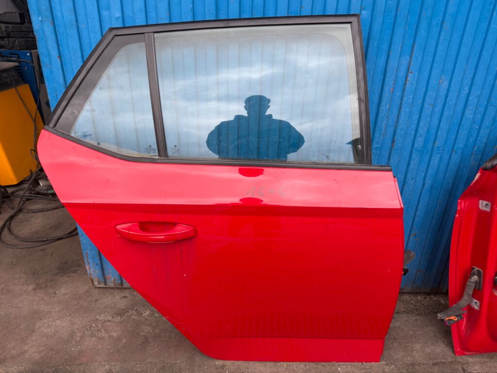 PUERTA TRASERA DERECHA 140087