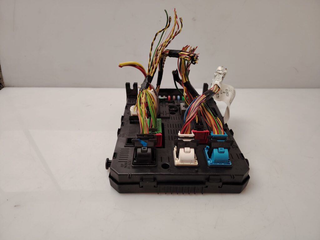 CAJA RELES / FUSIBLES 139799