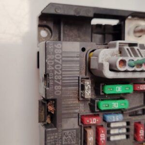 CAJA RELES / FUSIBLES 139803