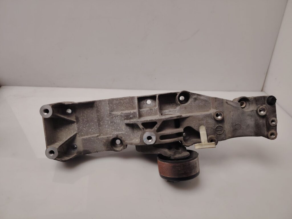 SOPORTE ALTERNADOR 138557