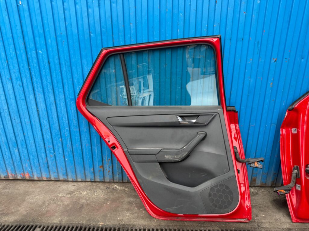 PUERTA TRASERA IZQUIERDA 140088