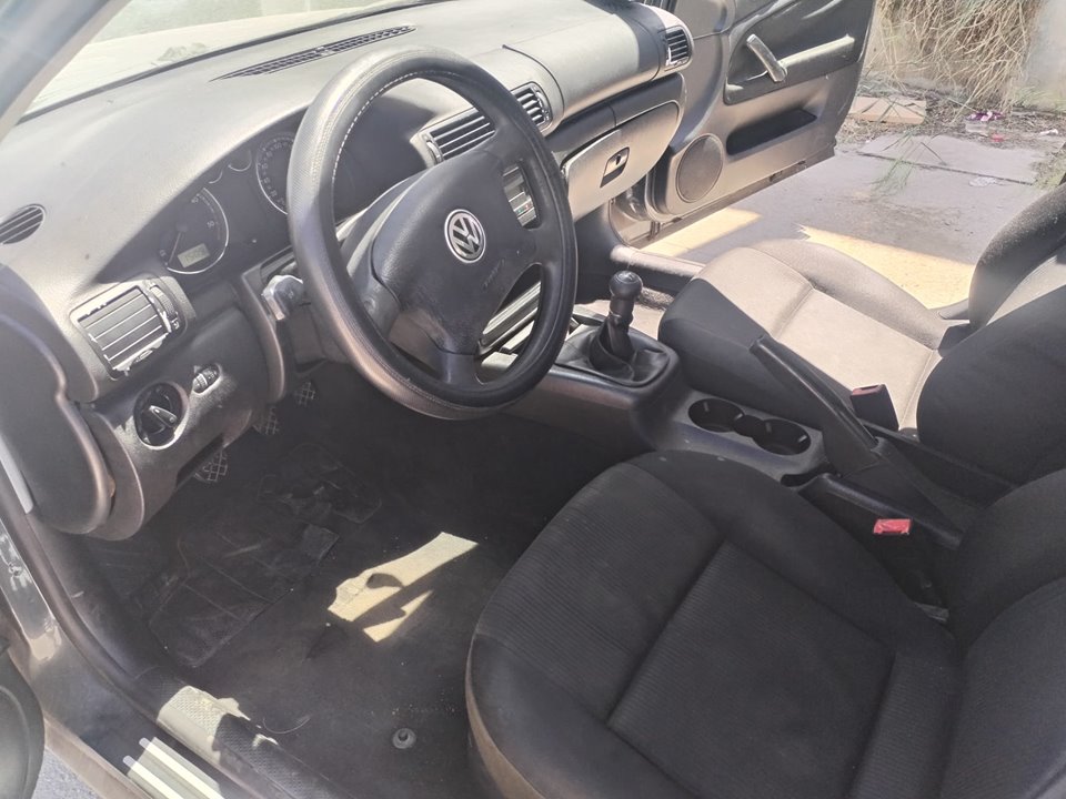 VOLKSWAGEN PASSAT BERLINA (3B3) del 2003
