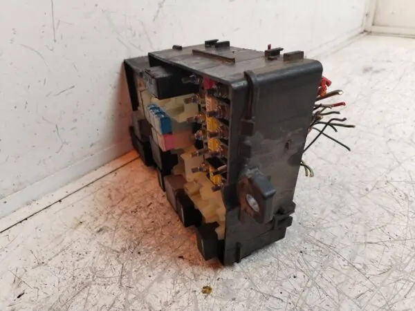 CAJA RELES / FUSIBLES 114895