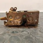 CERRADURA PUERTA DELANTERA DERECHA 104922