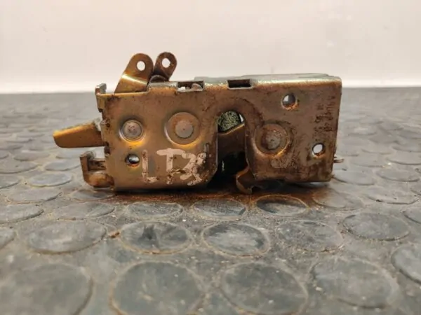 CERRADURA PUERTA DELANTERA DERECHA 104922
