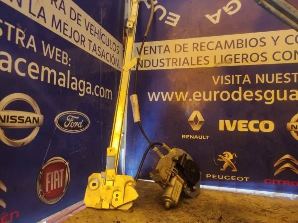 ELEVALUNAS DELANTERO IZQUIERDO 96033