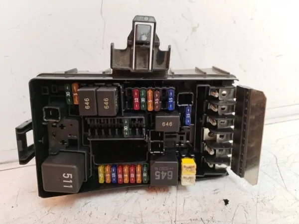 CAJA RELES / FUSIBLES 114240