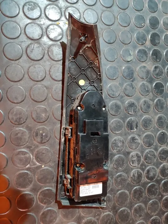 MANDO ELEVALUNAS DELANTERO IZQUIERDO 109147