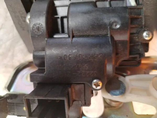 CERRADURA MALETERO / PORTON 114562