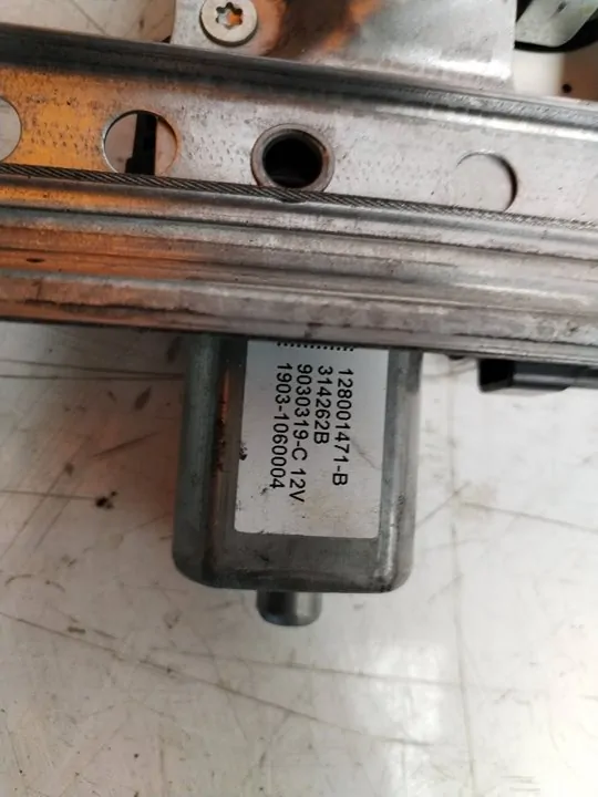 ELEVALUNAS DELANTERO DERECHO 113799