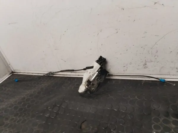CERRADURA PUERTA DELANTERA IZQUIERDA 111556