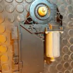 MOTOR ELEVALUNAS TRASERO IZQUIERDO 106389