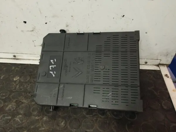 CAJA RELES / FUSIBLES 110630