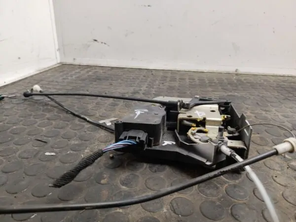 CERRADURA PUERTA TRASERA DERECHA 106055