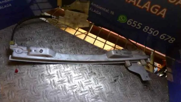 ELEVALUNAS DELANTERO DERECHO 92181
