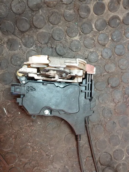 CERRADURA PUERTA DELANTERA DERECHA 107167