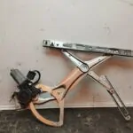 ELEVALUNAS DELANTERO DERECHO 108447