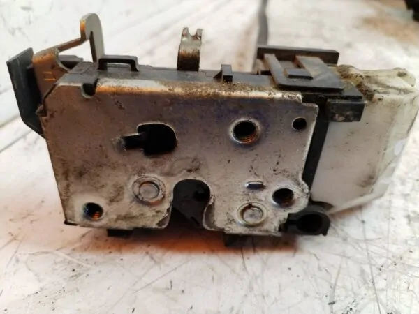 CERRADURA PUERTA DELANTERA DERECHA 114743