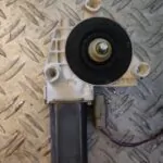 MOTOR ELEVALUNAS DELANTERO DERECHO 101186