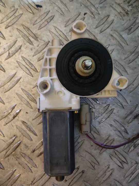 MOTOR ELEVALUNAS DELANTERO DERECHO 101186