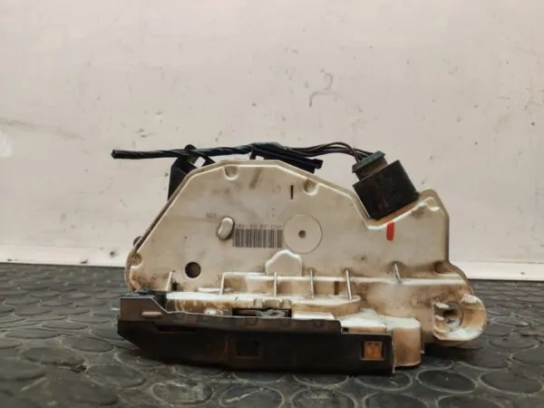 CERRADURA PUERTA DELANTERA IZQUIERDA 106744
