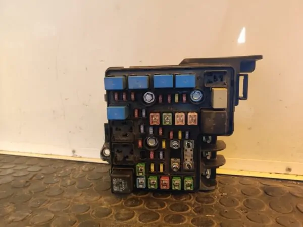 CAJA RELES / FUSIBLES 107108