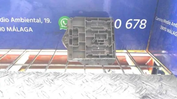 CAJA RELES / FUSIBLES 92202