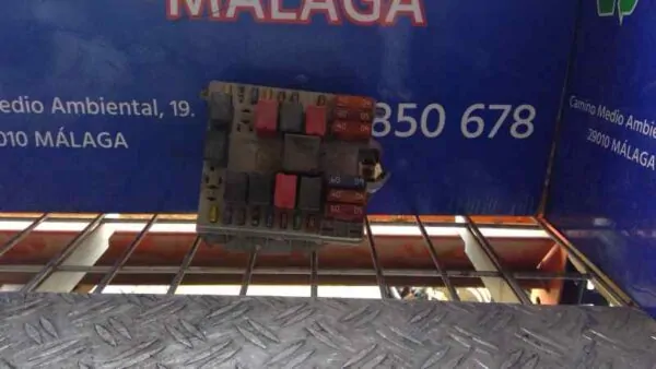 CAJA RELES / FUSIBLES 92202