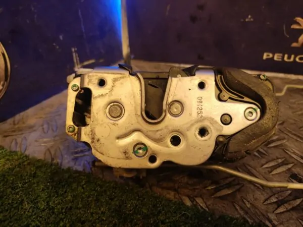 CERRADURA PUERTA DELANTERA DERECHA 99558