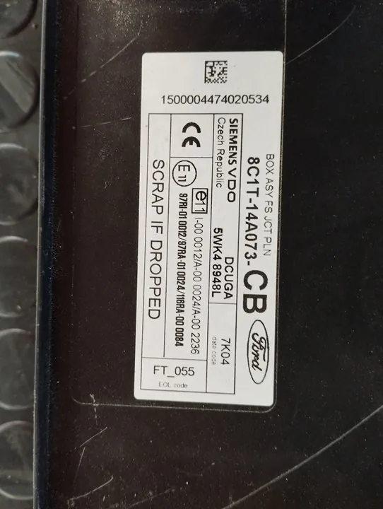 CAJA RELES / FUSIBLES 104431