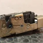 CERRADURA PUERTA DELANTERA IZQUIERDA 107067