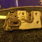 CERRADURA PUERTA LATERAL DERECHA 95075