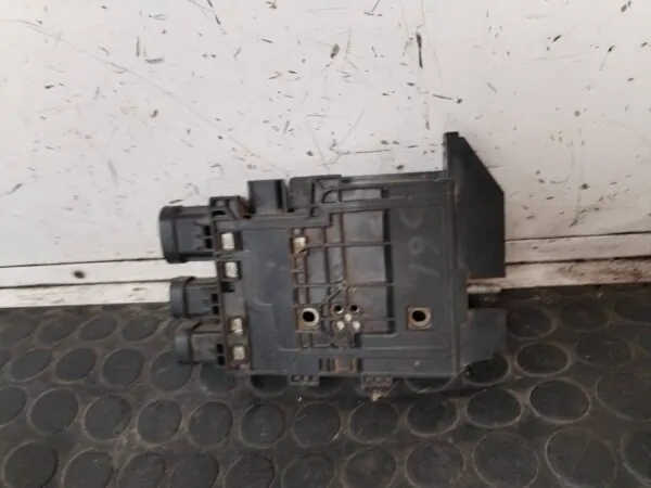 CAJA RELES / FUSIBLES 113323
