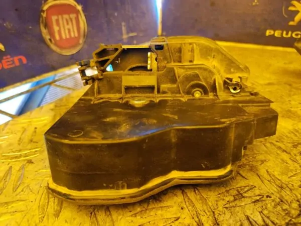 CERRADURA PUERTA DELANTERA DERECHA 100437
