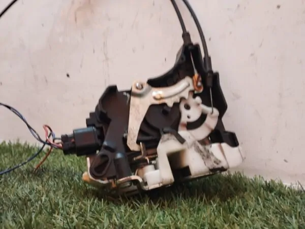 CERRADURA PUERTA DELANTERA DERECHA 106931