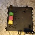 CAJA RELES / FUSIBLES 100245