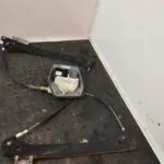 MOTOR ELEVALUNAS DELANTERO DERECHO 105635