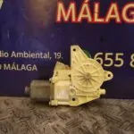 MOTOR ELEVALUNAS DELANTERO DERECHO 96892